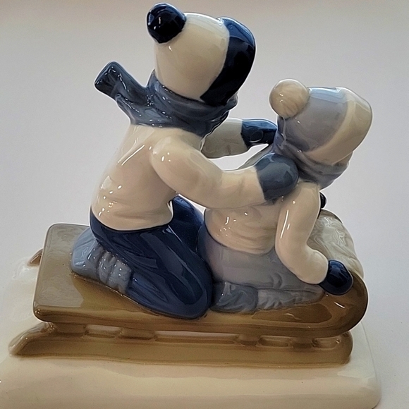 Vintage 1992 Children Sled Riding Porcelain Figurine Made in Mexico - Picture 3 of 7